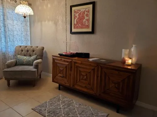 Комод / буфет Fair Ridge A4000032, Ashley Furniture 183х46 h=82 см фото 3