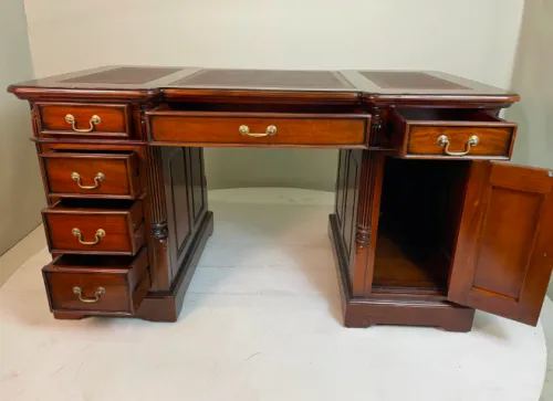 Письменный двухтумбовый стол W010-B BROWN из массива махагони 140 см Фото фото 3
