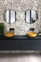 Зеркало настенное в тонкой раме Ala S Black (Ала) Smal Ø55 см