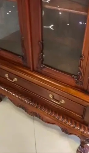 Витрина Чиппендейл из массива махагони DCCGA-M (орех) 110х50х210 см Фото фото 21