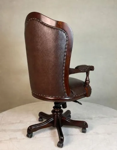 Кожаное кресло руководителя 15303 brown из массива дерева Фото фото 4