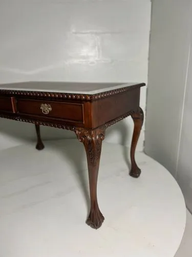 Письменный стол Чиппендейл W011 BROWN из массива махагони 124 см фото 3