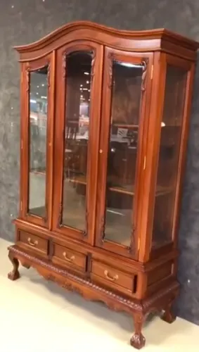 Витрина Чиппендейл из массива махагони DCCGD3-M (орех) 136х50х205 см Фото фото 14