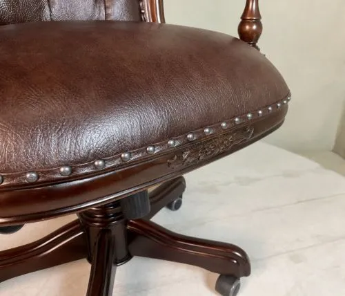 Кожаное кресло руководителя 15303 brown из массива дерева Фото фото 7